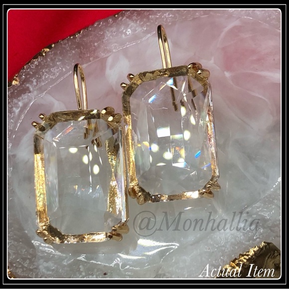 14K GOLD MEGA EMERALD CUT SIMULATED CLEAR CRYSTAL TOPAZ CUSHION LUCITE EARRINGS - Picture 4 of 5